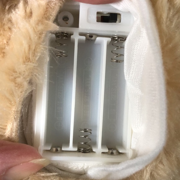 Lullabrites puppy plush plays 3 songs for bedtime. Changes to different lights. - Picture 9 of 9